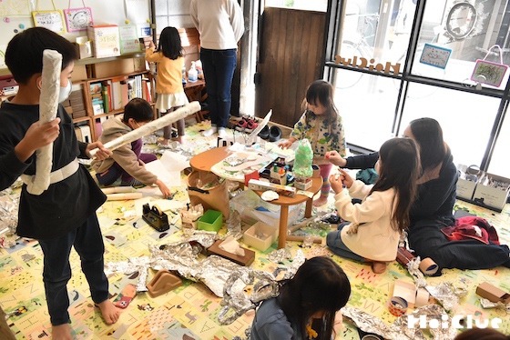 おもいっきり“アルミホイル”あそび〜コドモガラクタラボ レポート 2021年11月〜