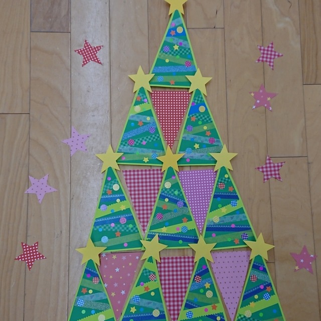 【みんなの投稿】三角ツリー🎄を使って大きいツリーを作りました❗