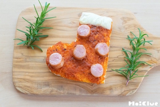 クリスマスブーツのピザトースト〜素材／食パン 〜