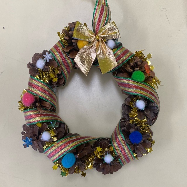 【みんなの投稿】松ぼっくりリース