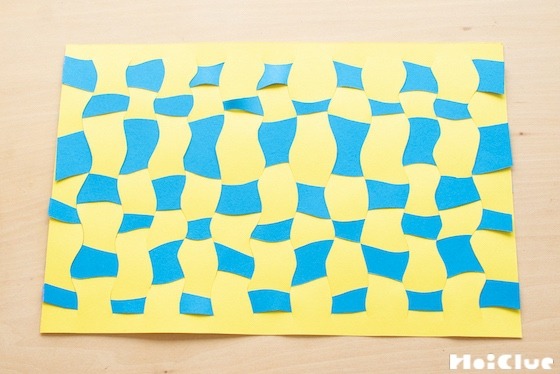 【工作コラム】織紙（しょくし）で遊ぼう！ぐにゃぐにゃ編〜素材／色画用紙〜