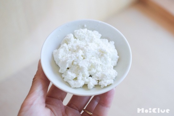 【実験コラム】牛乳とレモン汁でカッテージチーズをつくってみよう！〜素材／牛乳〜