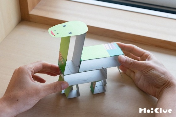 【工作コラム】お菓子の空き箱で作る、ヒョコヒョコ恐竜！〜素材／お菓子の空き箱〜