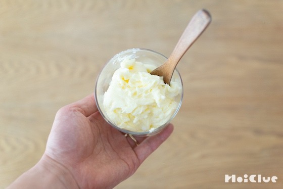 【実験コラム】生クリームからバターをつくってみよう！〜素材／生クリーム〜