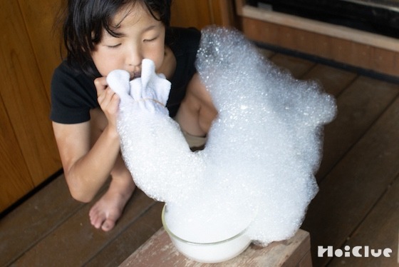 【実験コラム】ペットボトルでブクブク泡あそび！〜素材／ペットボトル〜