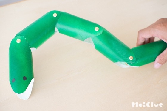 【工作コラム】トイレットペーパーの芯で作るクネクネヘビ！〜素材／トイレットペーパーの芯〜