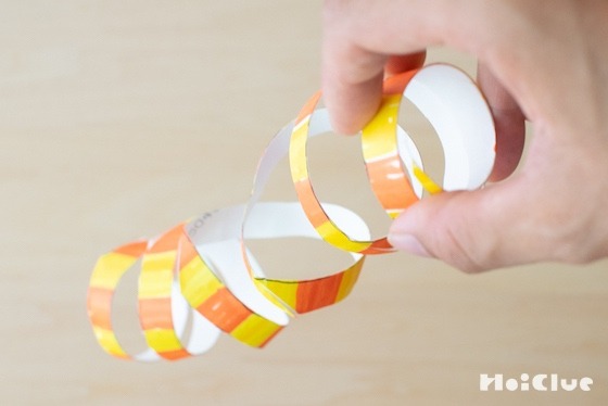 トイレットペーパーの芯で、なが〜く伸びるバネを作ってみよう！〜素材／トイレットペーパーの芯〜