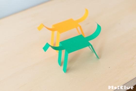 トコトコ歩く！紙の恐竜を作ってみよう〜素材／色画用紙〜