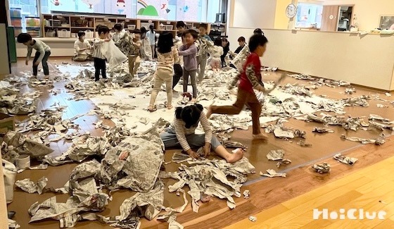遊びから芸術は始まる！#01『新聞紙あそび』