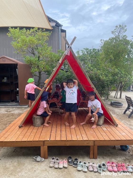 テントの日陰で休憩（佐賀県佐賀市ーおへそこども園）