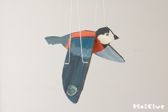 飛んでいるみたい！パタパタ羽ばたく鳥の仕掛けモビール〜素材／ダンボール〜