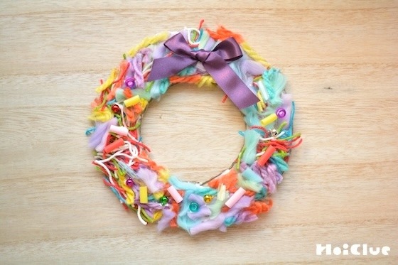 アレンジいろいろ、ほわほわリース〜楽しみ方が広がる毛糸の手作り飾り〜