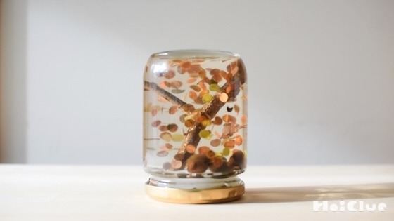 木の葉が舞い散るスノードーム〜素材／落ち葉〜