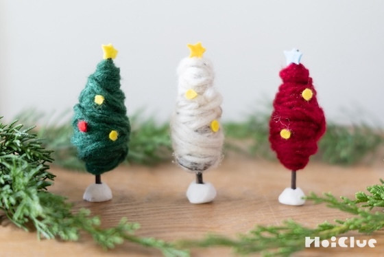 木の枝と毛糸で作る、小さなぐるぐるツリー〜素材／毛糸〜