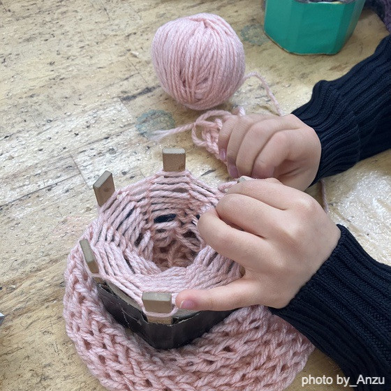 冬の楽しみ！自分だけのマフラー作り（埼玉県入間市ーあんず幼稚園）