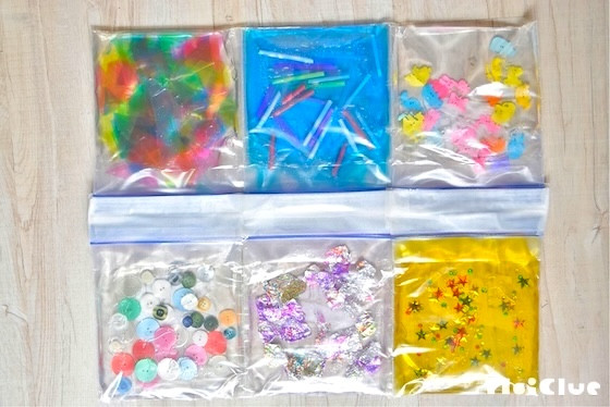 ひんやり冷たいぷにぷにマット〜チャック付きポリ袋を使った感触あそび〜