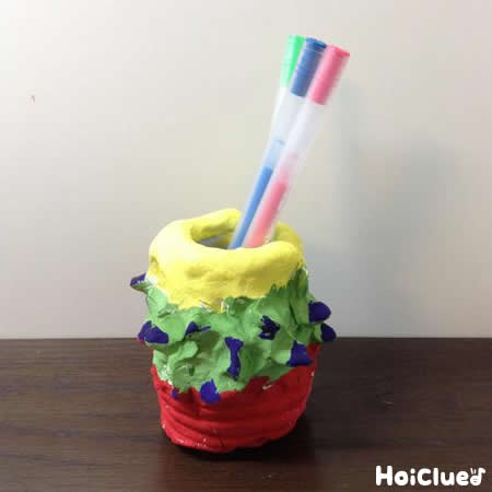 カラフルペン立て〜捨てる前の空き瓶を使って製作遊び〜