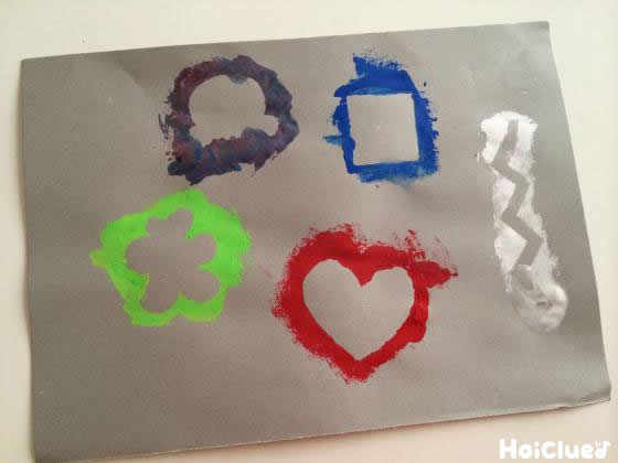 ポンポンステンシル〜切って、たたいて不思議なお絵描き遊び〜