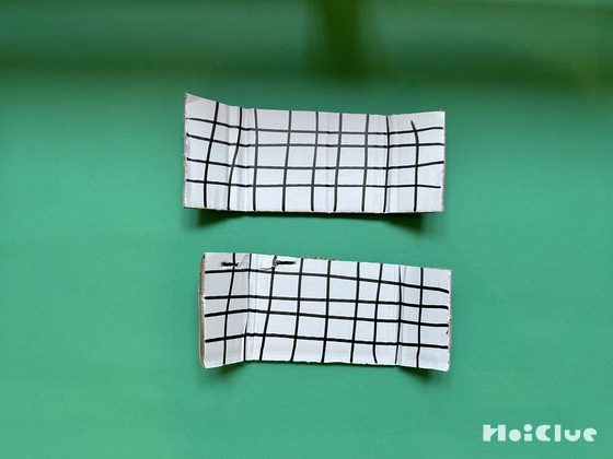 ダンボール板で作られたサッカーゴールの写真